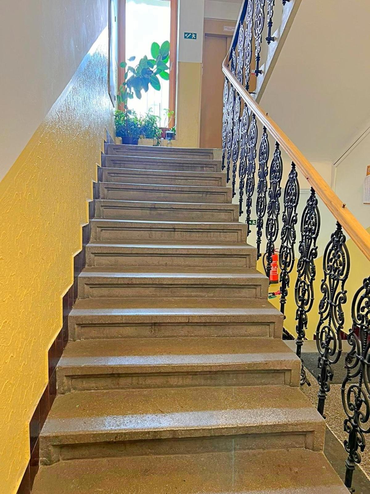Mezonetovy Apartman V Centru Prague Luaran gambar