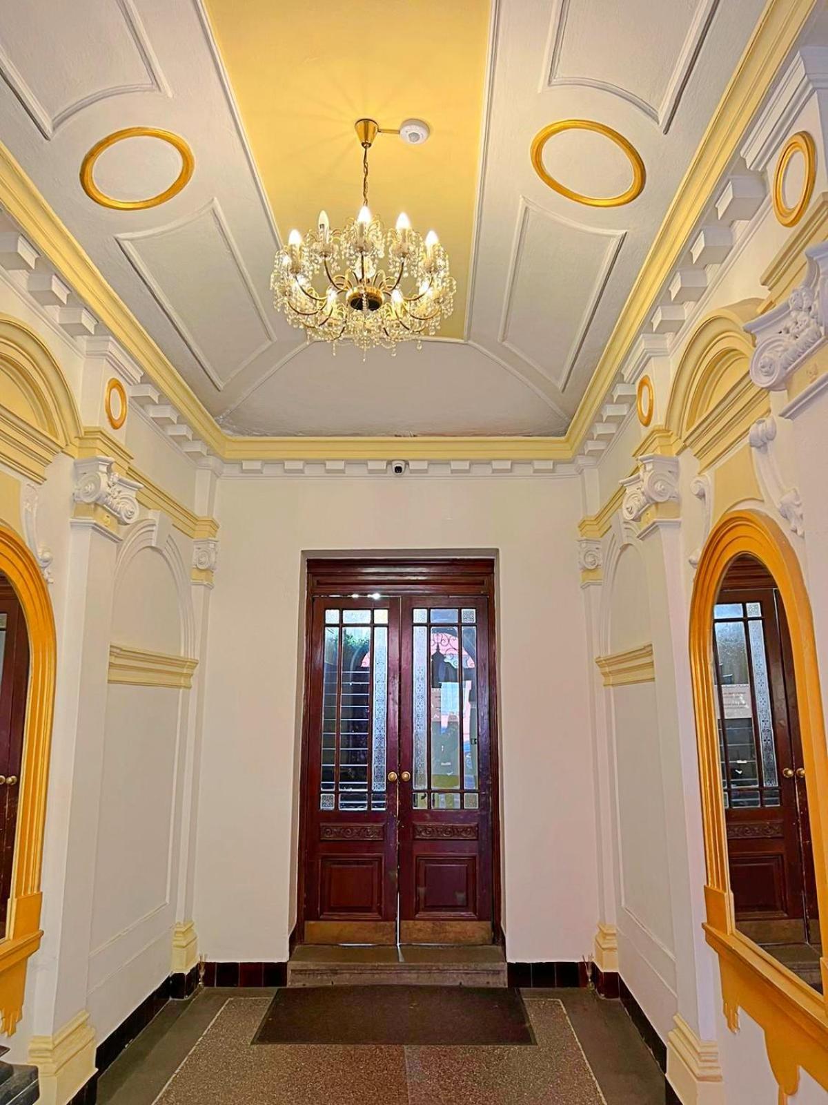 Mezonetovy Apartman V Centru Prague Luaran gambar