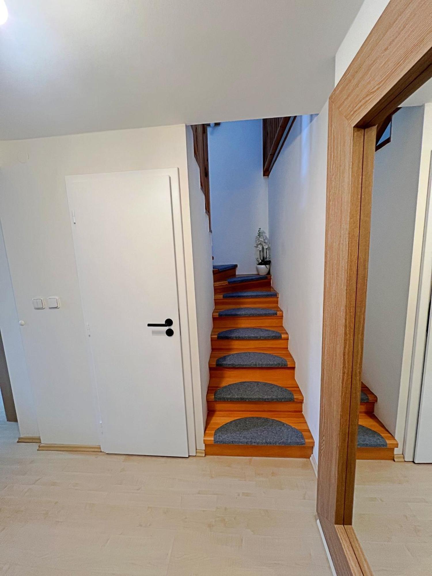 Mezonetovy Apartman V Centru Prague Luaran gambar