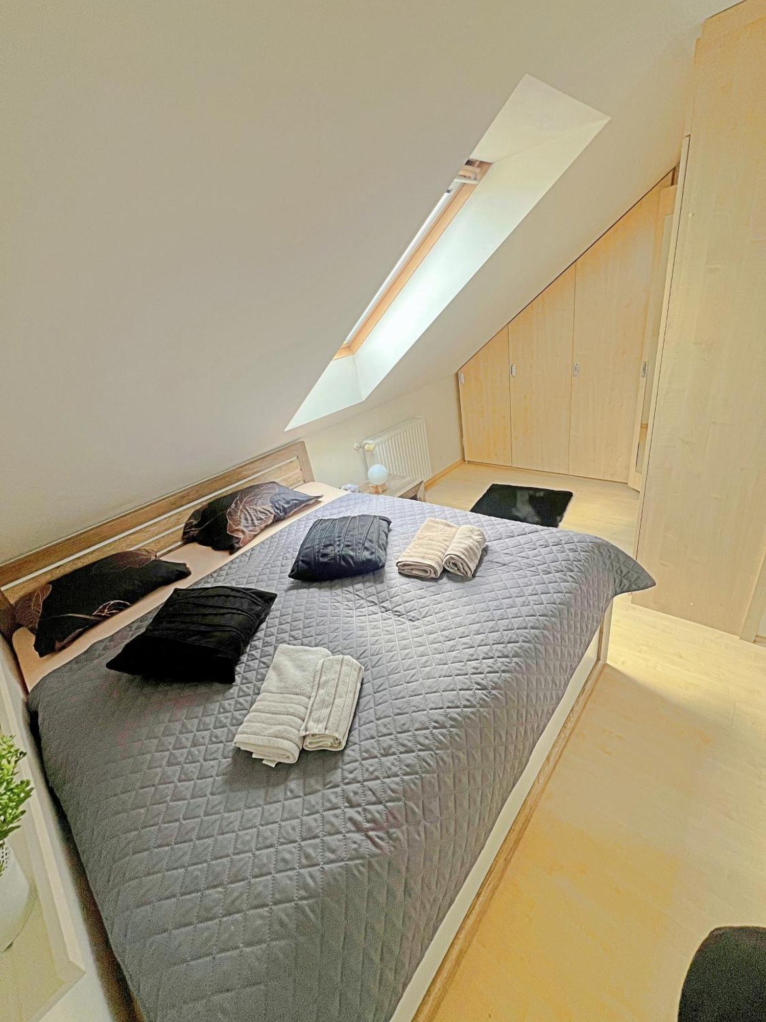 Mezonetovy Apartman V Centru Prague Luaran gambar