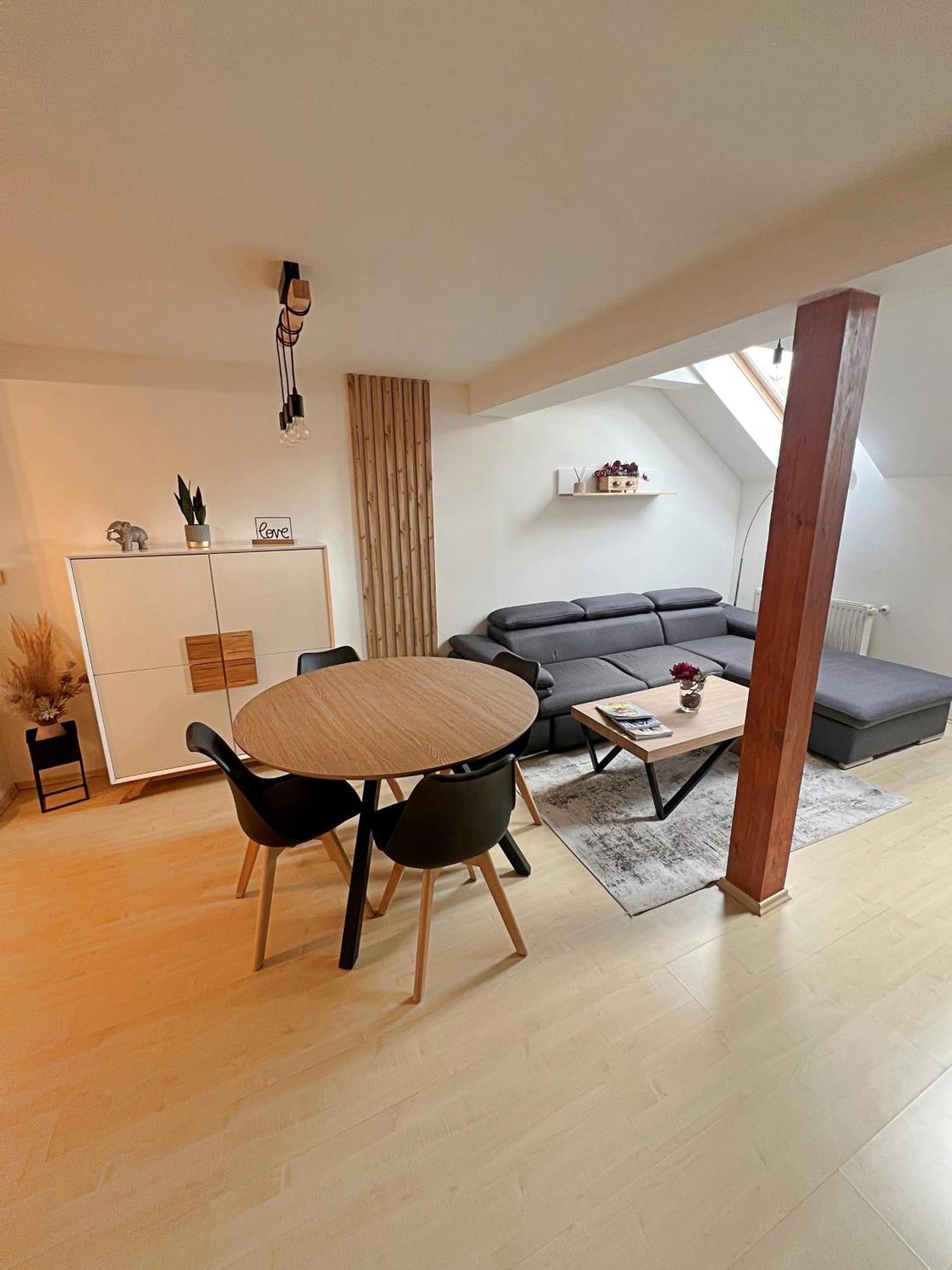 Mezonetovy Apartman V Centru Prague Luaran gambar