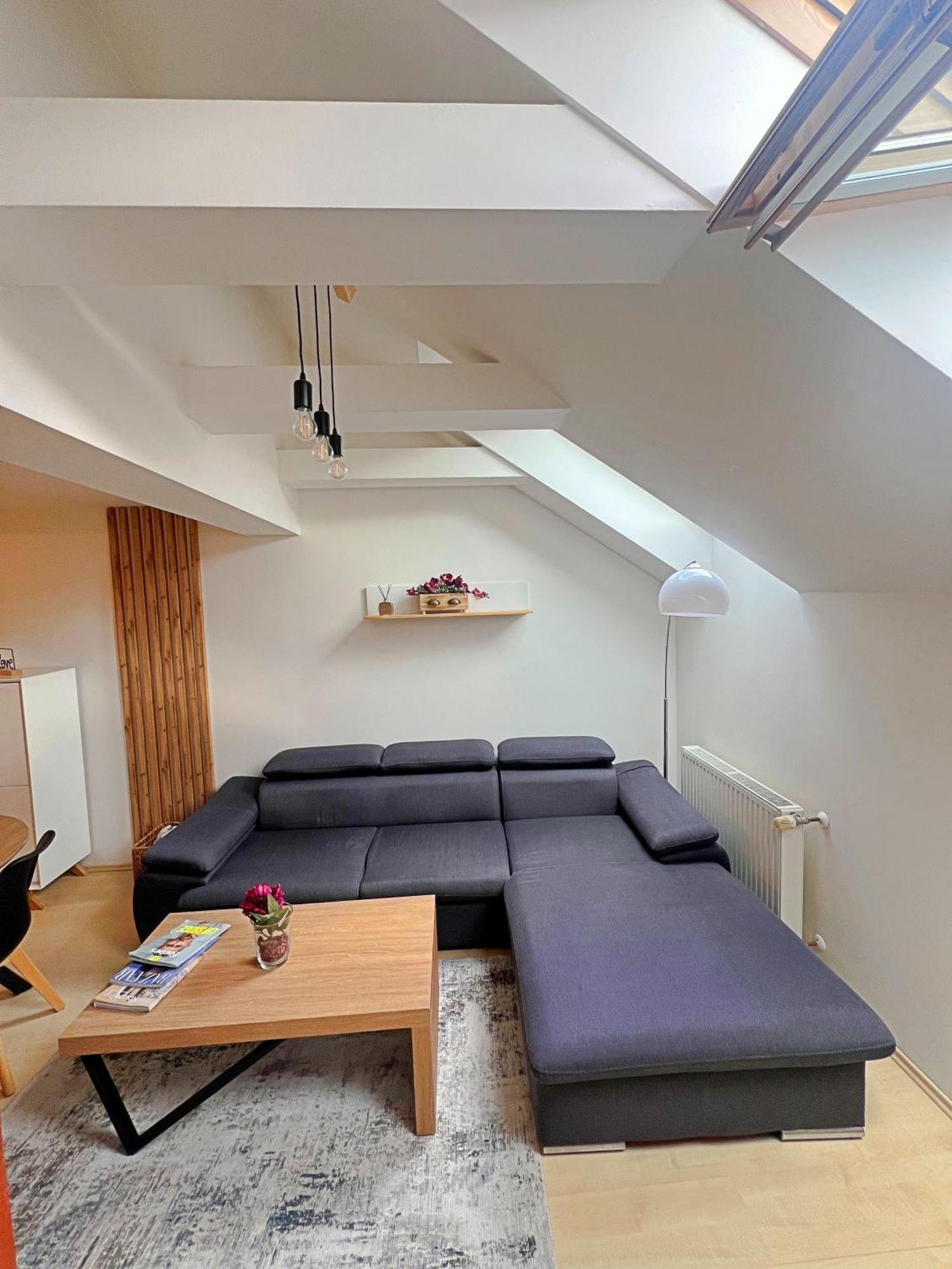 Mezonetovy Apartman V Centru Prague Luaran gambar